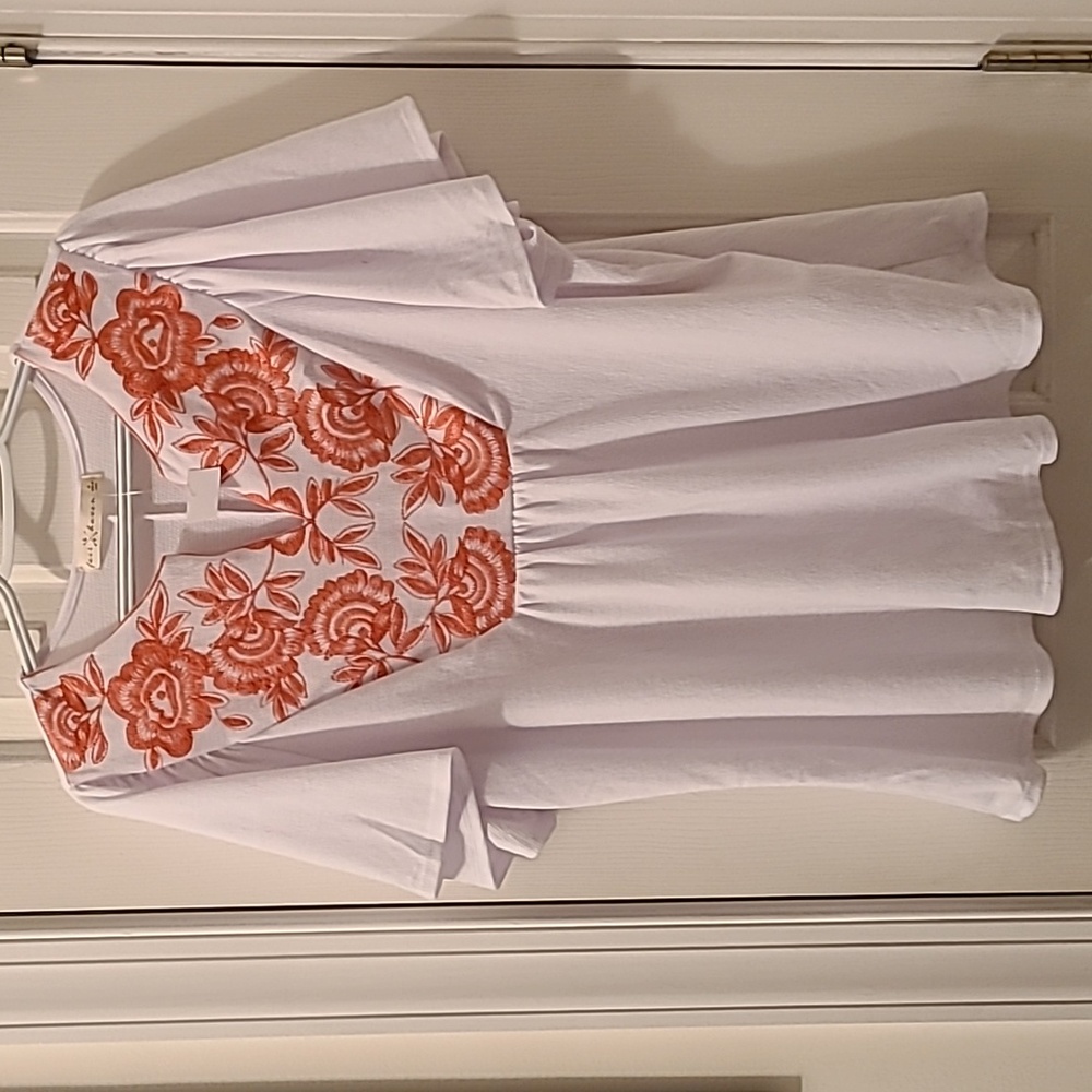 FAIR HAVEN WOMENS SHORT SLEEVE WHITE AND ORANGE SHORT SLEEVE TOP PLUS SIZE 2XL